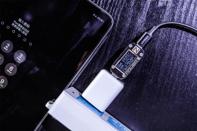 巅峰娱乐官方网站30W氮化镓充电器评测：这或许是iPhone13Pro的最佳搭档